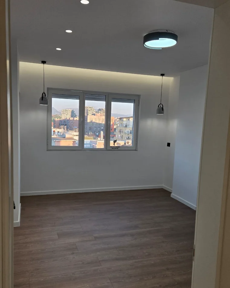 Tirane, jepet me qera zyre Kati 11, 104 m² 700 € (KOMUNA E PARISIT)