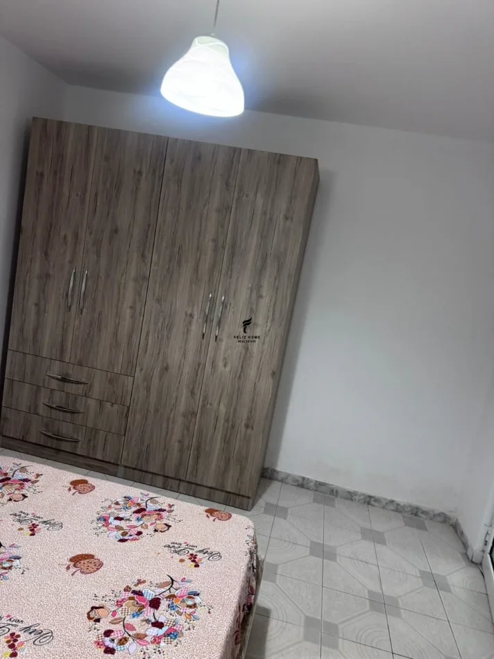 Tirane, jepet me qera apartament 1+1 Kati 1, 65 m² 350 € (LAPRAKE)