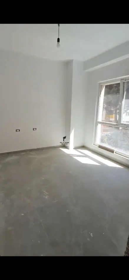 Tirane, jepet me qera zyre Kati 1, 94 m² 800 € (LAPRAKE)