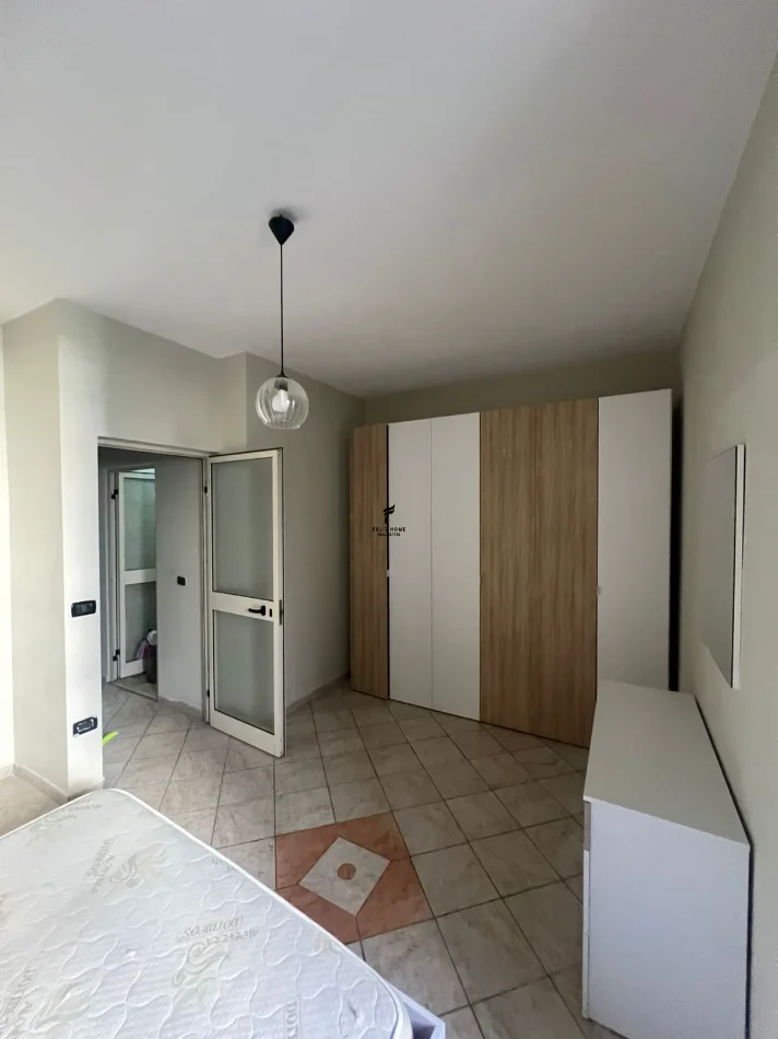 Tirane, jepet me qera apartament 1+1 Kati 2, 65 m² 450 € (RRUGA E KAVAJES)