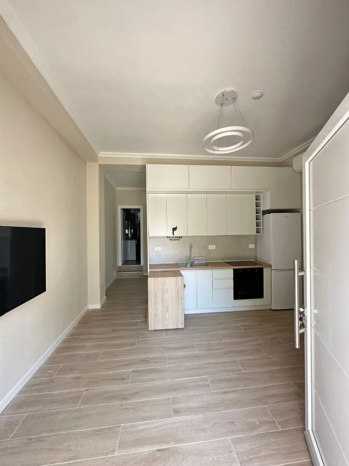 Tirane, jepet me qera apartament 1+1 Kati 1, 60 m² 450 € (OXHAKU)