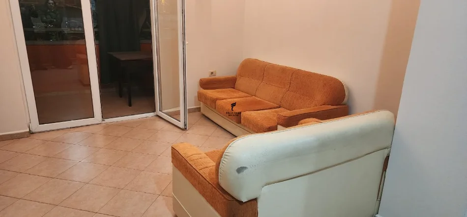 Tirane, jepet me qera apartament 1+1 Kati 1, 65 m² 400 € (JORDAN MISJA)