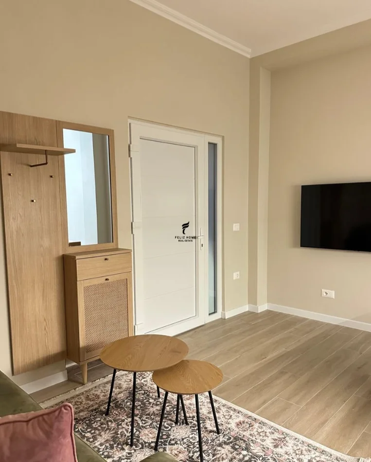 Tirane, jepet me qera apartament 1+1 Kati 1, 65 m² 450 € (OXHAKU)