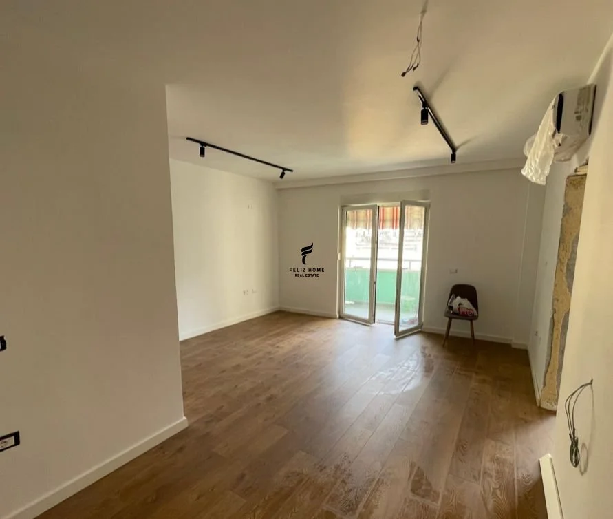 Tirane, jepet me qera zyre Kati 3, 67 m² 1.000 € (AIR ALBANIA)