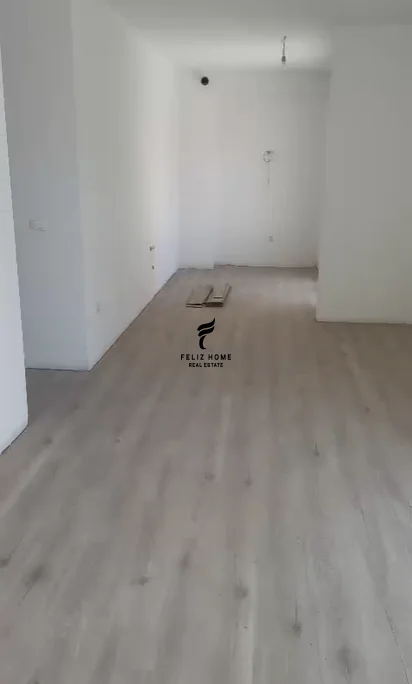 Tirane, jepet me qera zyre Kati 5, 117 m² 600 € (LAPRAKE)
