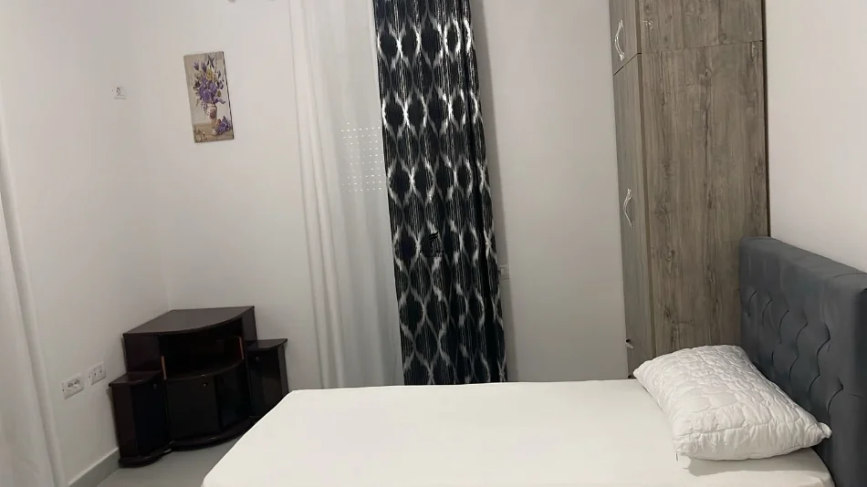 Tirane, jepet me qera apartament 2+1 Kati 5, 100 m² 600 € (5 MAJI)