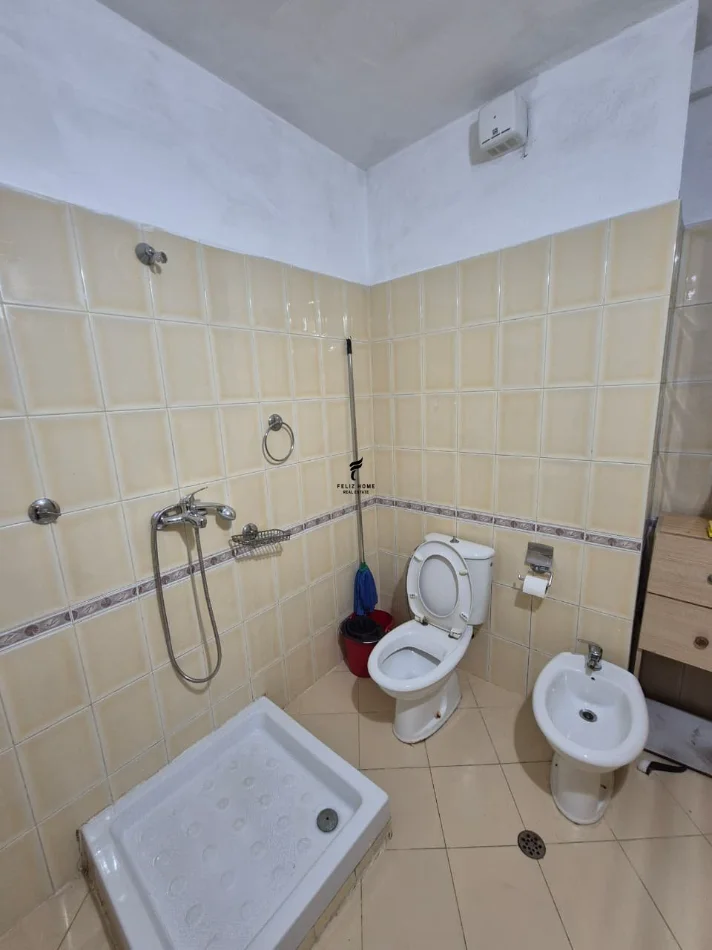 Tirane, jepet me qera apartament 2+1 Kati 2, 105 m² 600 € (KOMUNA E PARISIT)