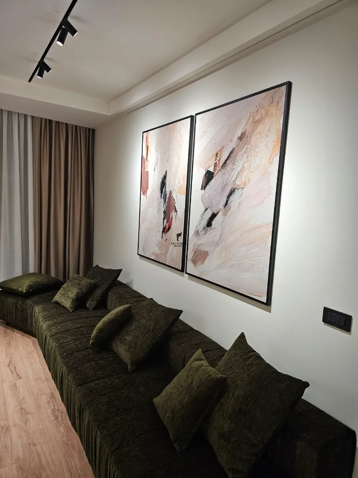 Tirane, jepet me qera apartament 1+1 Kati 10, 75 m² 1.000 € (MINE PEZA)