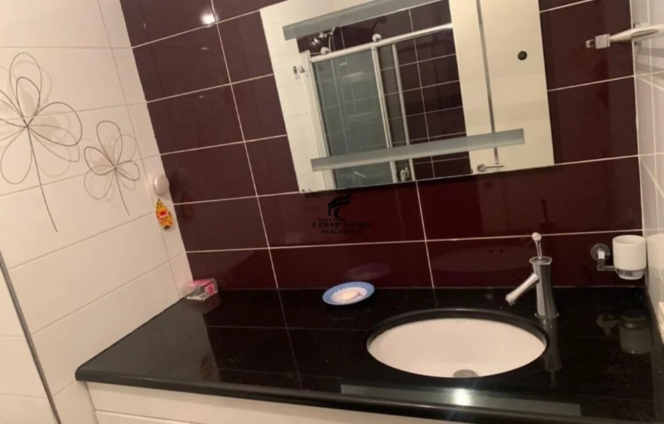 Tirane, jepet me qera apartament 2+1 Kati 2, 140 m² 650 € (LAPRAKE)