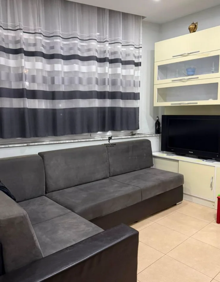 Tirane, jepet me qera apartament 1+1 Kati 3, 60 m² 500 € (ALI DEMI)