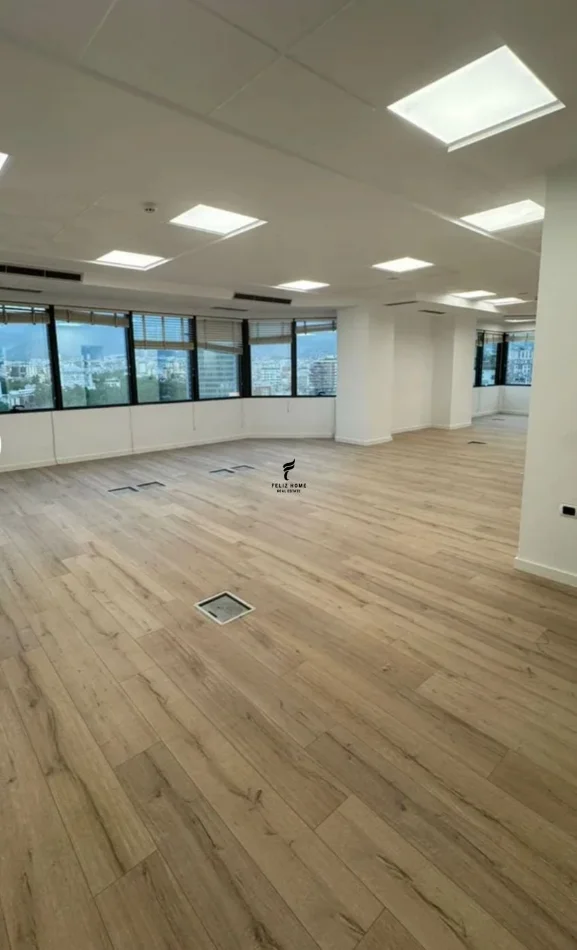 Tirane, jepet me qera zyre Kati 9, 230 m² 5.100 € (QENDER)