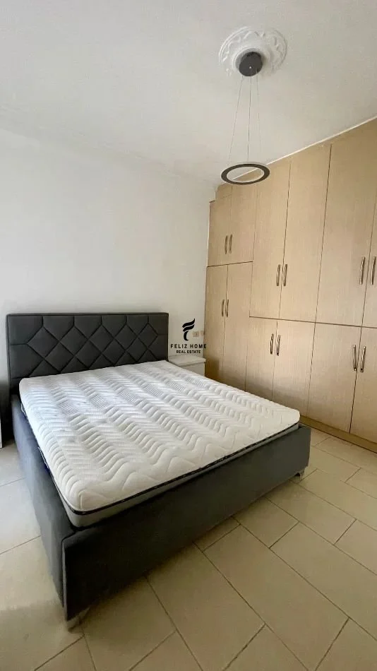 Tirane, jepet me qera apartament 1+1 Kati 4, 70 m² 800 € (MYSLYM SHYRI)