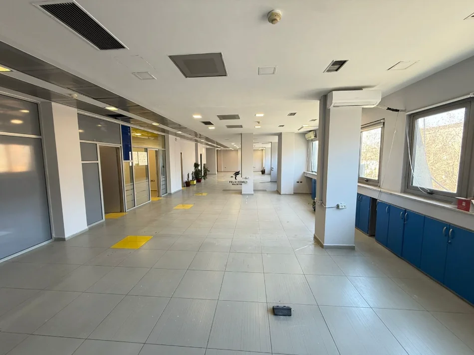 Tirane, jepet me qera zyre Kati 2, 580 m² 11.000 € (RRUGA E KAVAJES)