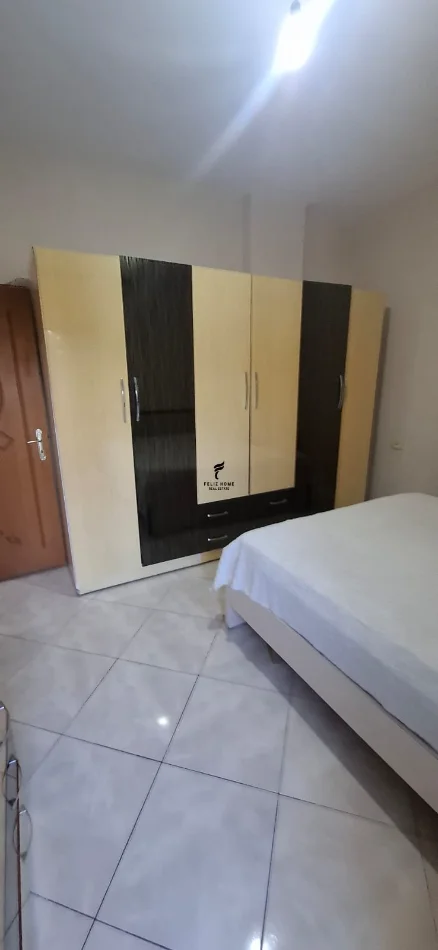 Tirane, jepet me qera apartament 1+1 Kati 3, 65 m² 400 € (LAPRAKE)