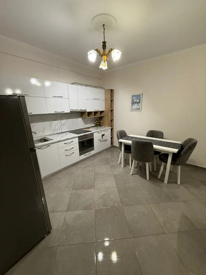 Tirane, jepet me qera apartament 1+1 Kati 3, 78 m² 500 € (ASTIR)