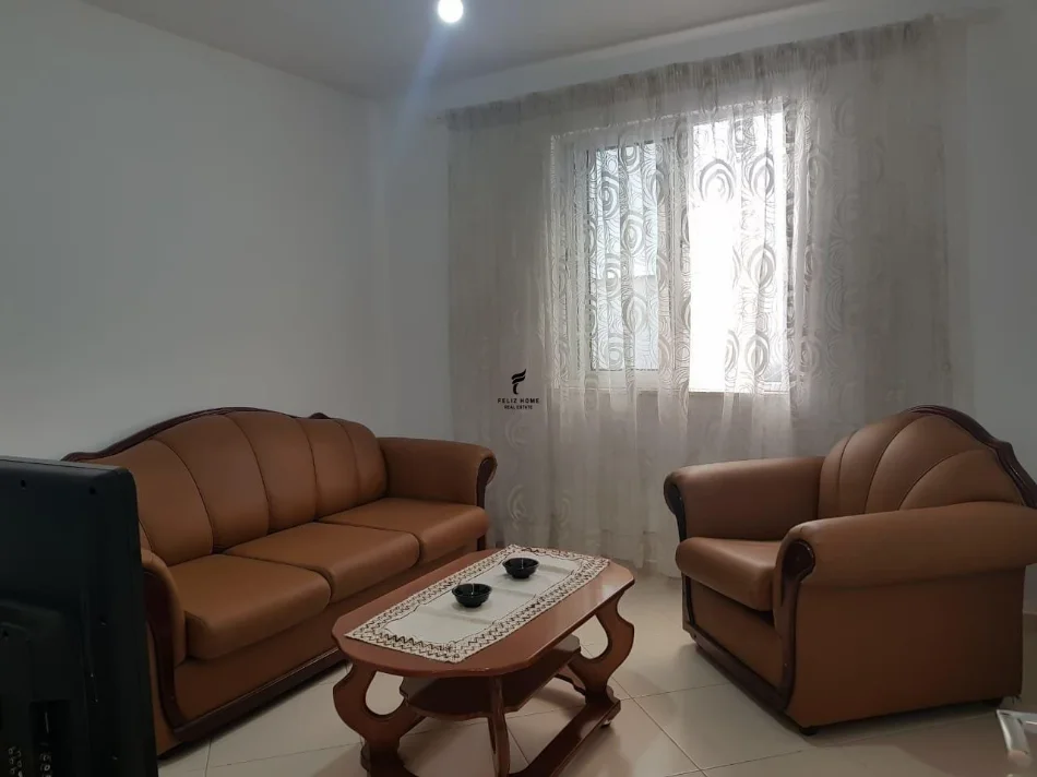 Tirane, jepet me qera apartament 1+1 Kati 1, 60 m² 400 € (SELITE)