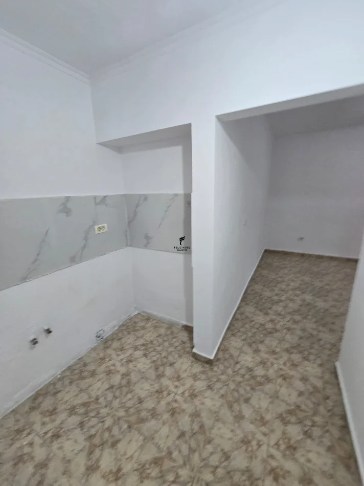 Tirane, jepet me qera dyqan Kati 0, 64 m² 195.000 € (RRUGA E KAVAJES)