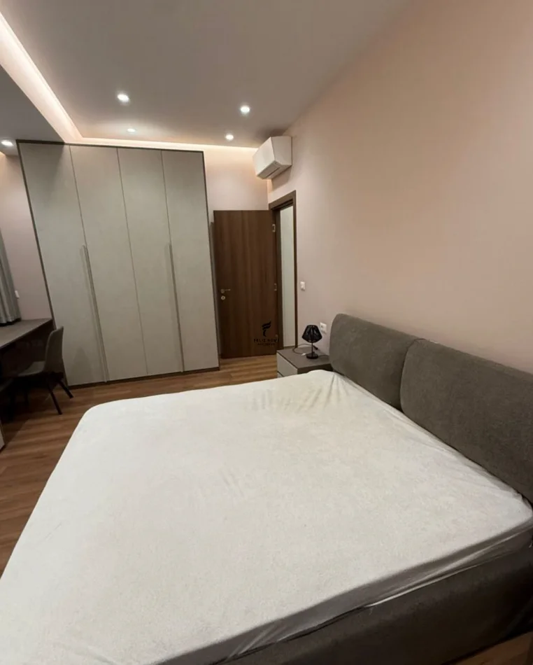 Tirane, jepet me qera apartament 2+1 Kati 2, 111 m² 700 € (RRUGA E DIBRES)
