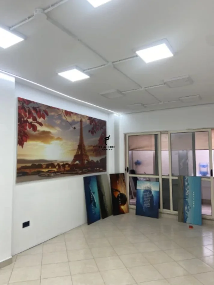 Tirane, jepet me qera zyre Kati 3, 73 m² 700 € (ASTIR)