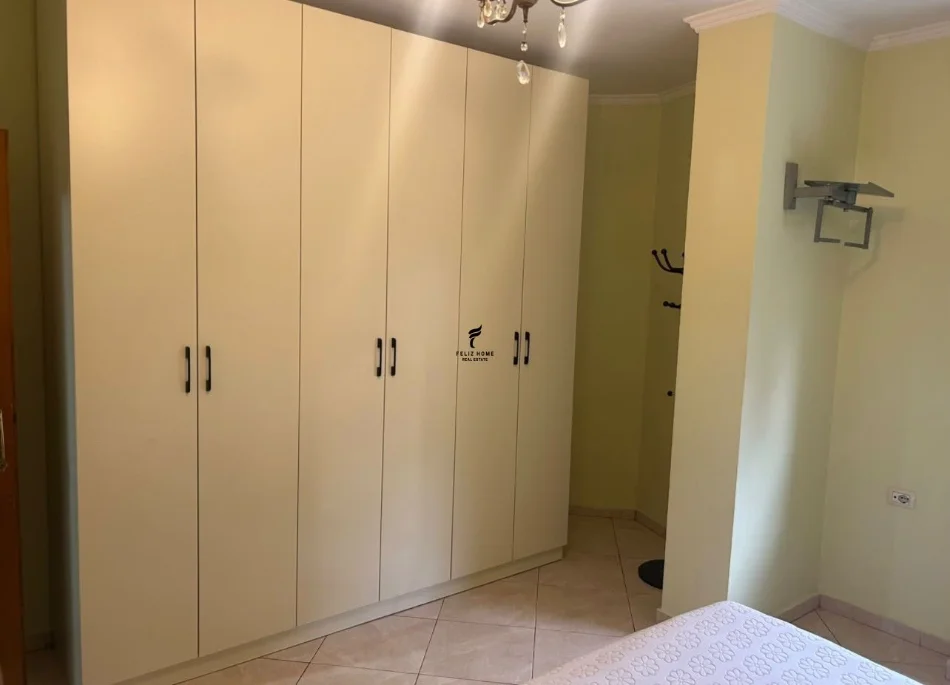 Tirane, jepet me qera apartament 2+1 Kati 4, 100 m² 600 € (21 DHJETORI)