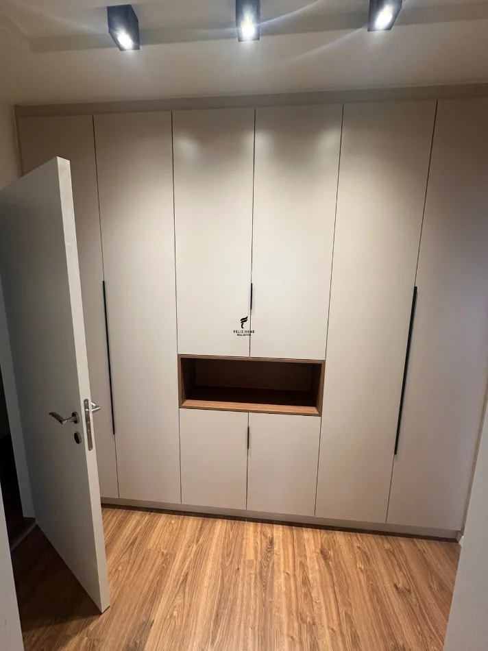 Tirane, jepet me qera apartament 2+1 Kati 6, 114 m² 1.000 € (LAPRAKE)