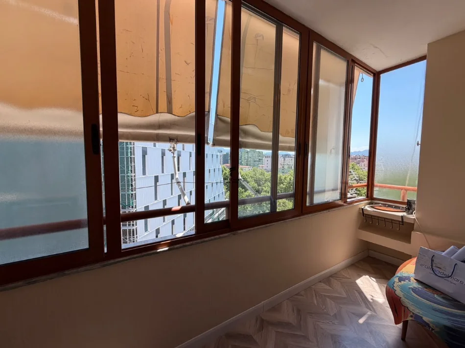 Tirane, jepet me qera apartament 4+1 Kati 8, 150 m² 1.300 € (ISH EKSPOZITA)