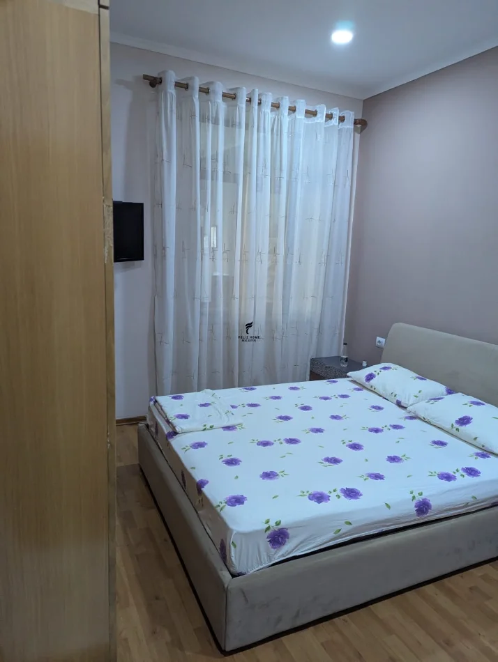 Tirane, jepet me qera apartament 3+1 Kati 3, 150 m² 1.500 € (RRUGA E DIBRES)