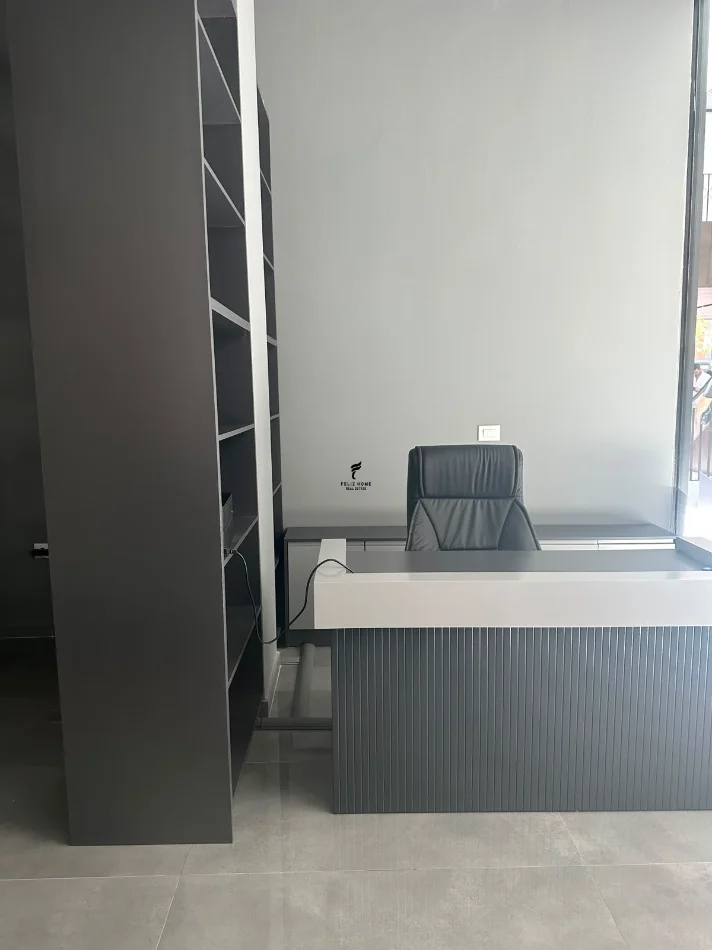 Tirane, jepet me qera zyre Kati 0, 40 m² 1.400 € (MINE PEZA)