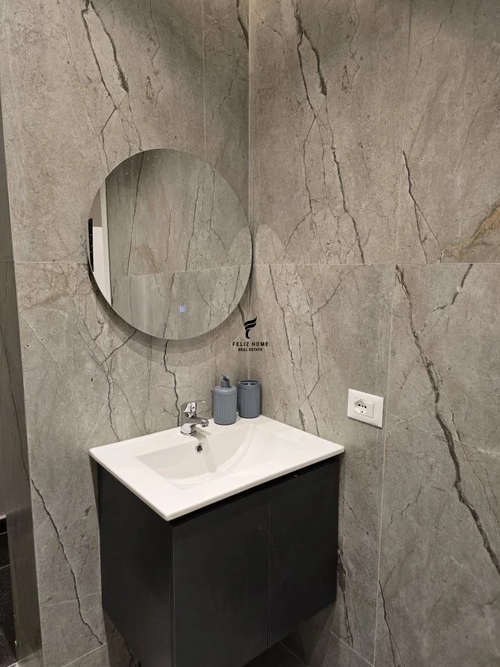 Tirane, jepet me qera garsonier Kati 4, 25 m² 400 € (PAZARI I RI)