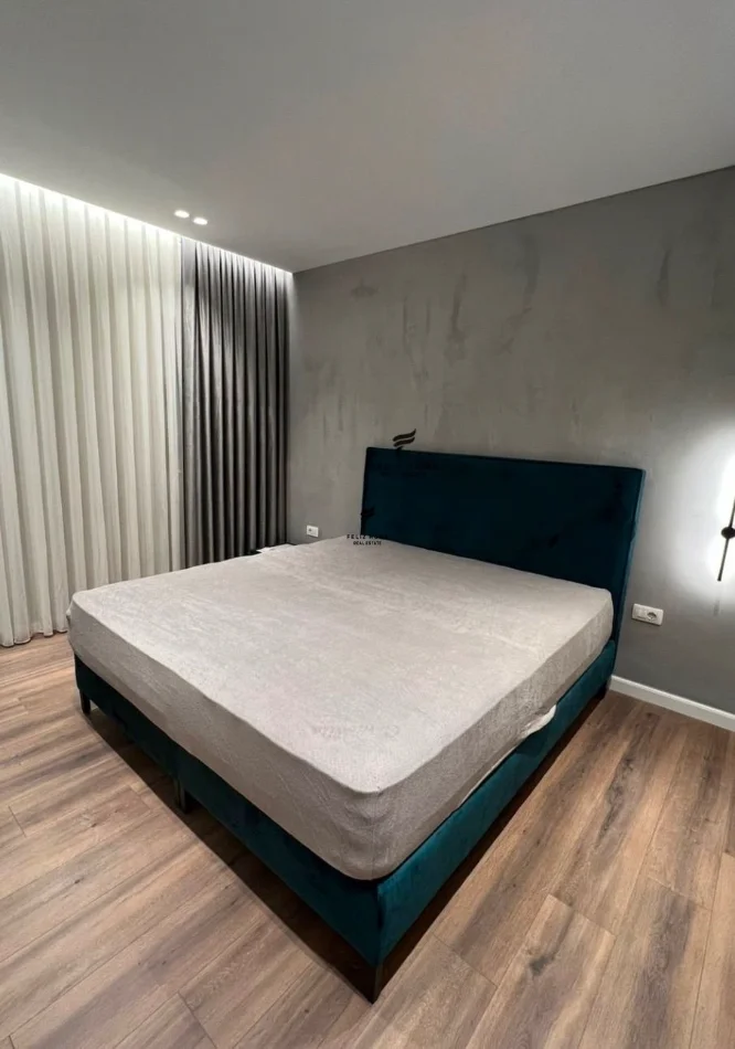 Tirane, jepet me qera apartament 2+1 Kati 7, 84 m² 700 € (ISH FUSHA E AVIACIONIT)