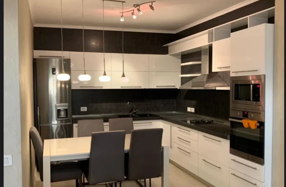 Tirane, jepet me qera apartament 3+1 Kati 4, 120 m² 850 € (STACIONI TRENIT)
