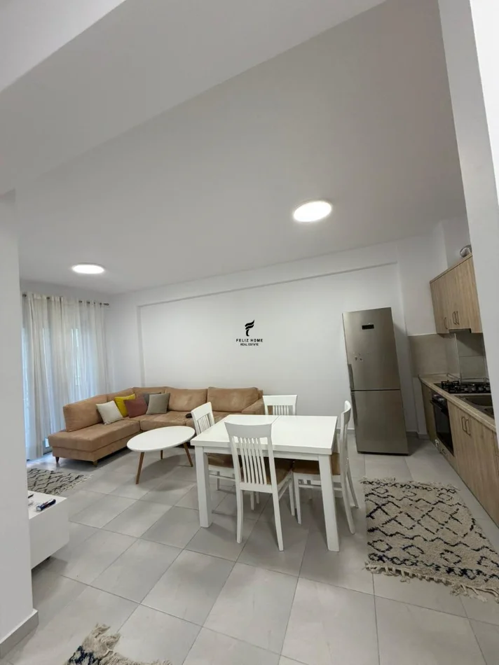 Tirane, jepet me qera apartament 2+1 Kati 5, 80 m² 600 € (YZBERISHT)