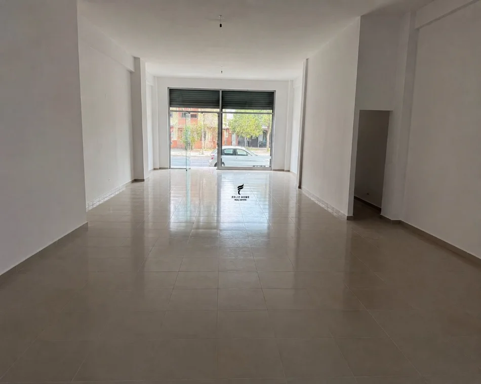 Tirane, jepet me qera dyqan Kati 0, 85 m² 2.500 € (BLLOK)