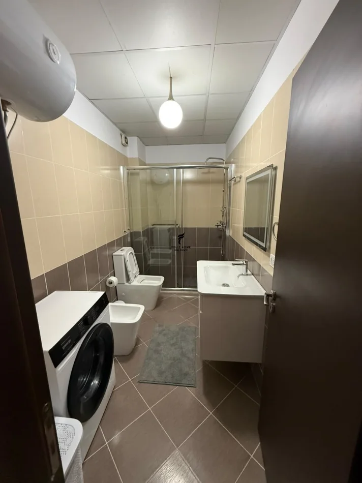 Tirane, jepet me qera apartament 2+1 Kati 2, 92 m² 750 € (TREG)