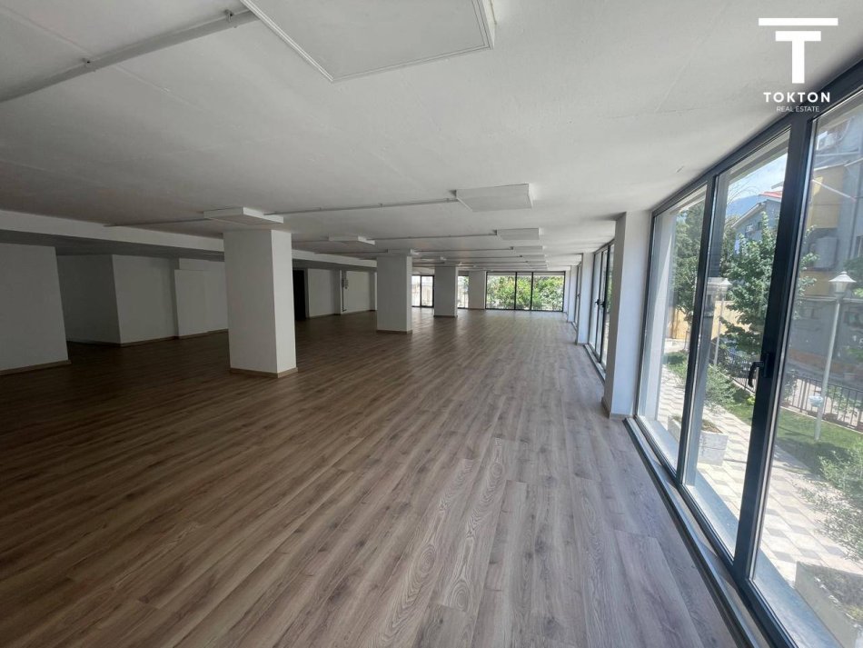 Tirane, jepet me qera ambjent biznesi Kati 0, 550 m² 4.400 € (Rruga e Dibres) TT 1177