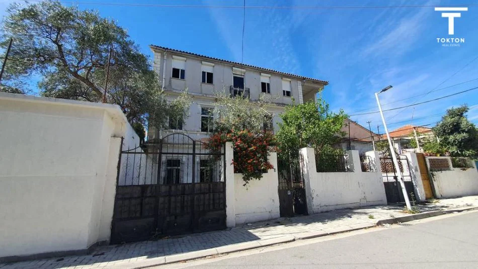 Vlore - Lungomare - Uji i Ftohte, shitet 3 Katshe Kati 3, 400 m² 480.000 € (Demokracia , Vlore)