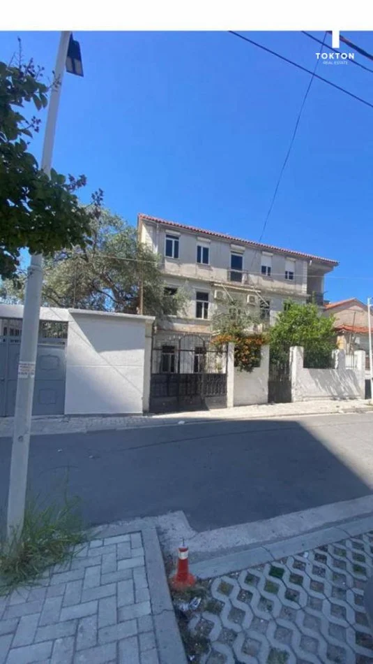 Vlore - Lungomare - Uji i Ftohte, shitet 3 Katshe Kati 3, 400 m² 480.000 € (Demokracia , Vlore)