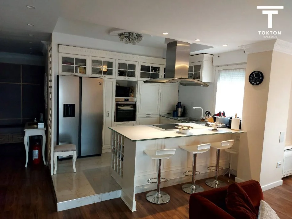 Tirane, shitet apartament duplex 2+1+Ballkon Kati 6, 187 m² 561.000 € (Rruga Kavajes)