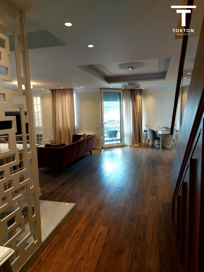 Tirane, shitet apartament duplex 2+1+Ballkon Kati 6, 187 m² 561.000 € (Rruga Kavajes)