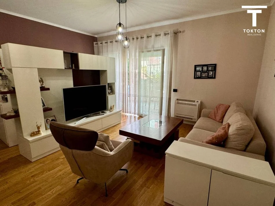 Tirane, shitet 1+1+Ballkon Kati 2, 70 m² 140.000 € (Kopshti Botanik)