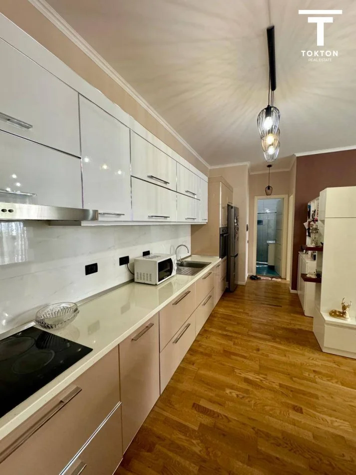 Tirane, shitet 1+1+Ballkon Kati 2, 70 m² 140.000 € (Kopshti Botanik)