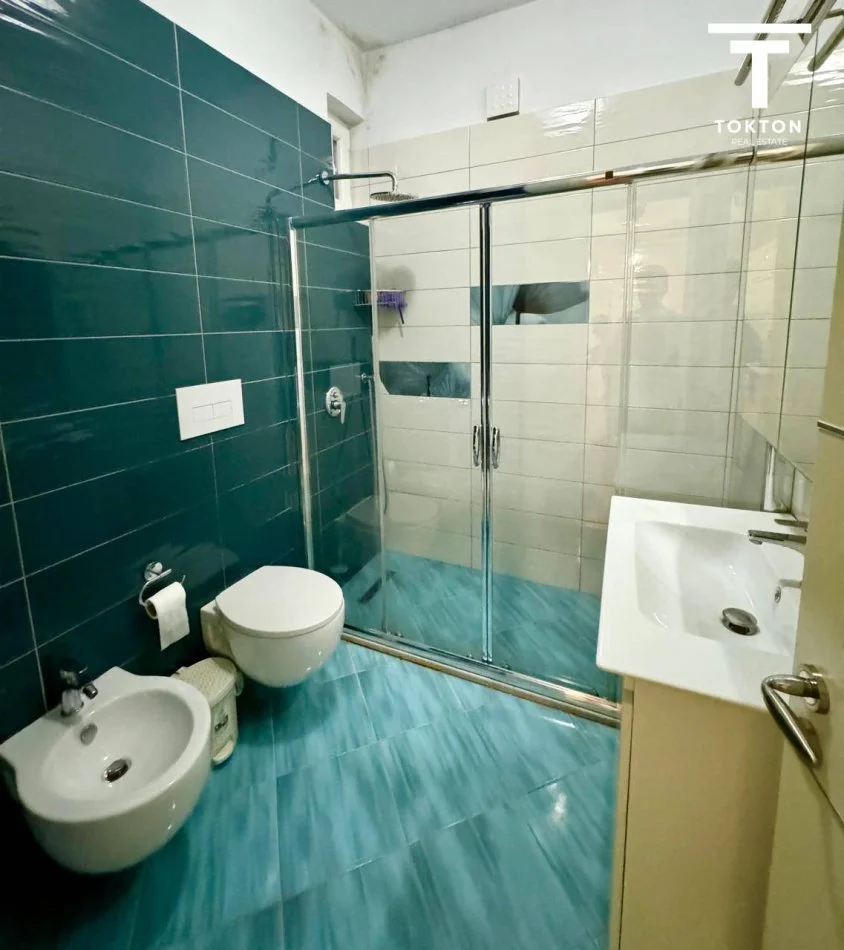 Tirane, shitet 1+1+Ballkon Kati 2, 70 m² 140.000 € (Kopshti Botanik)