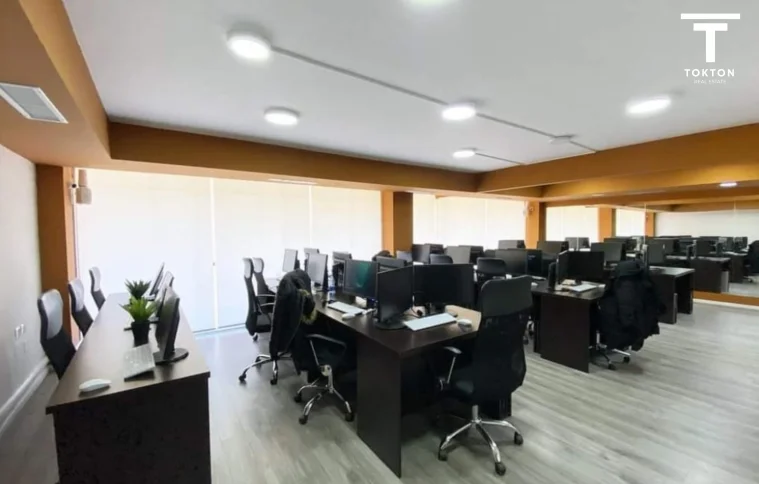 Tirane, jepet me qera ambjent biznesi Kati 1, 194 m² 3.500 € (Te Petronini)