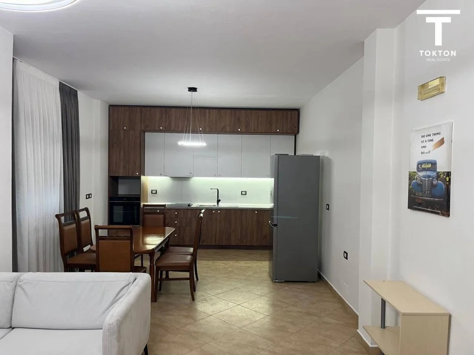 Tirane, jepet me qera apartament 2+1 Kati 3, 110 m² 580 € (5 Maji) TT 1324