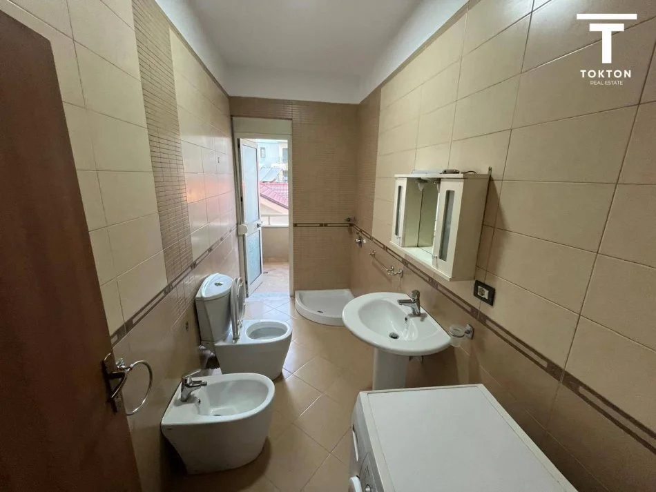 Tirane, jepet me qera apartament 2+1 Kati 3, 110 m² 580 € (5 Maji) TT 1324