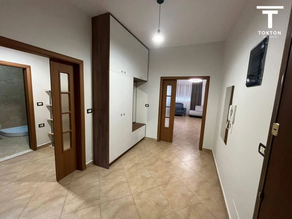 Tirane, jepet me qera apartament 2+1 Kati 3, 110 m² 580 € (5 Maji) TT 1324