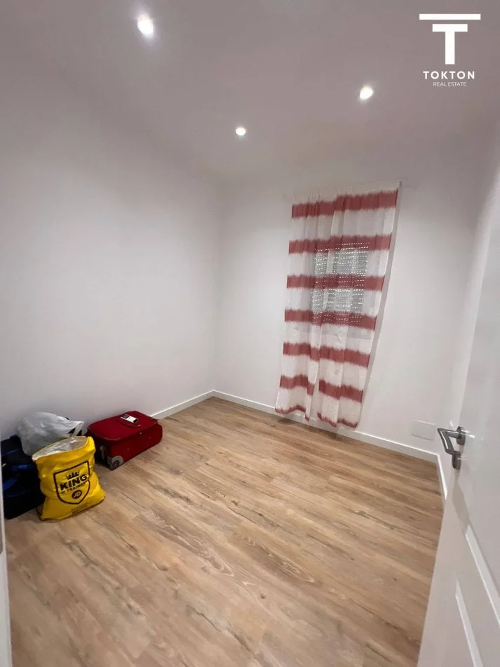 Tirane, jepet me qera apartament 3+1 Kati 3, 120 m² 650 € (Rruga e Elbasanit) TT 1325