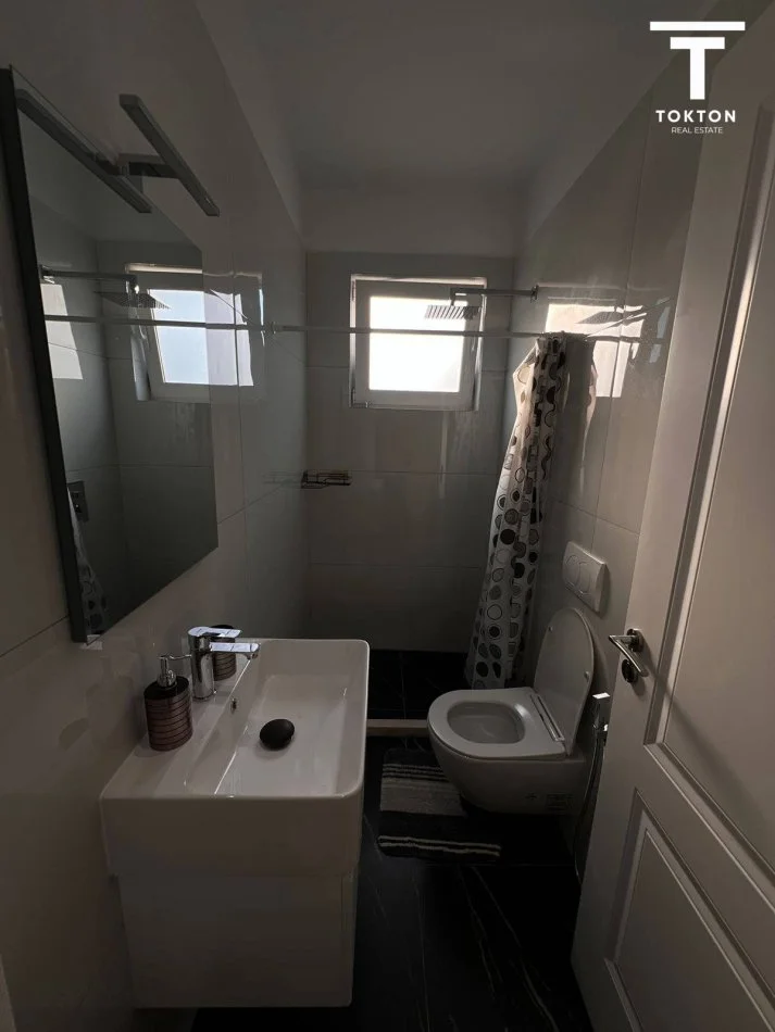 Tirane, jepet me qera apartament 3+1 Kati 3, 120 m² 650 € (Rruga e Elbasanit) TT 1325