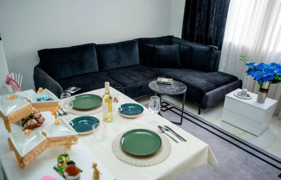 Tirane, jepet me qera apartament 1+1 Kati 3, 60 m² 600 € (21 DHJETORI)