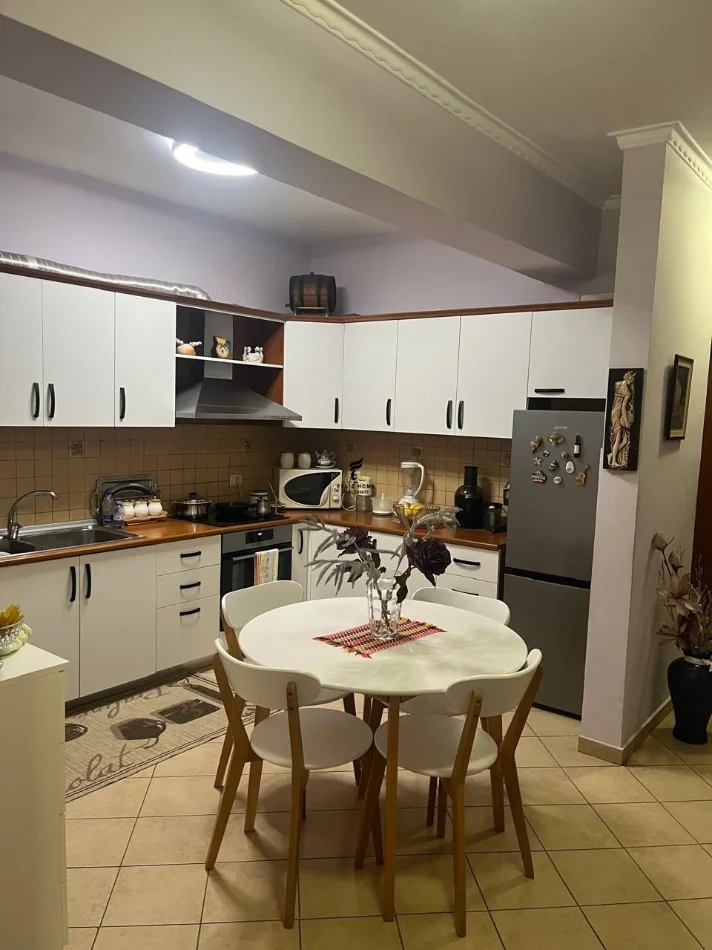 Tirane, jepet me qera apartament 2+1 Kati 5, 110 m² 750 € (RRUGA E KAVAJES)